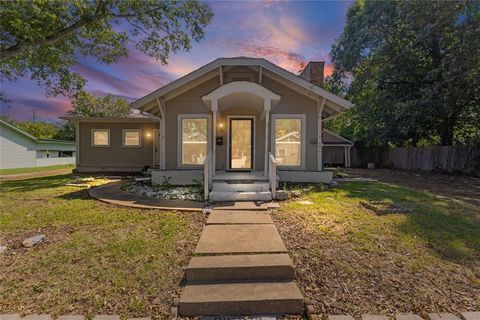 Photo of 1005 Jernigan Street, Commerce, TX 75428 (MLS # 21058194)