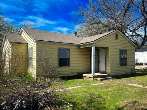 A home in Jacksboro