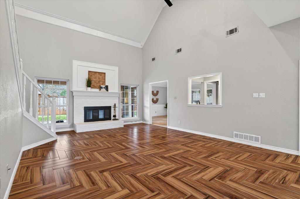 1401 Glastonbury Drive