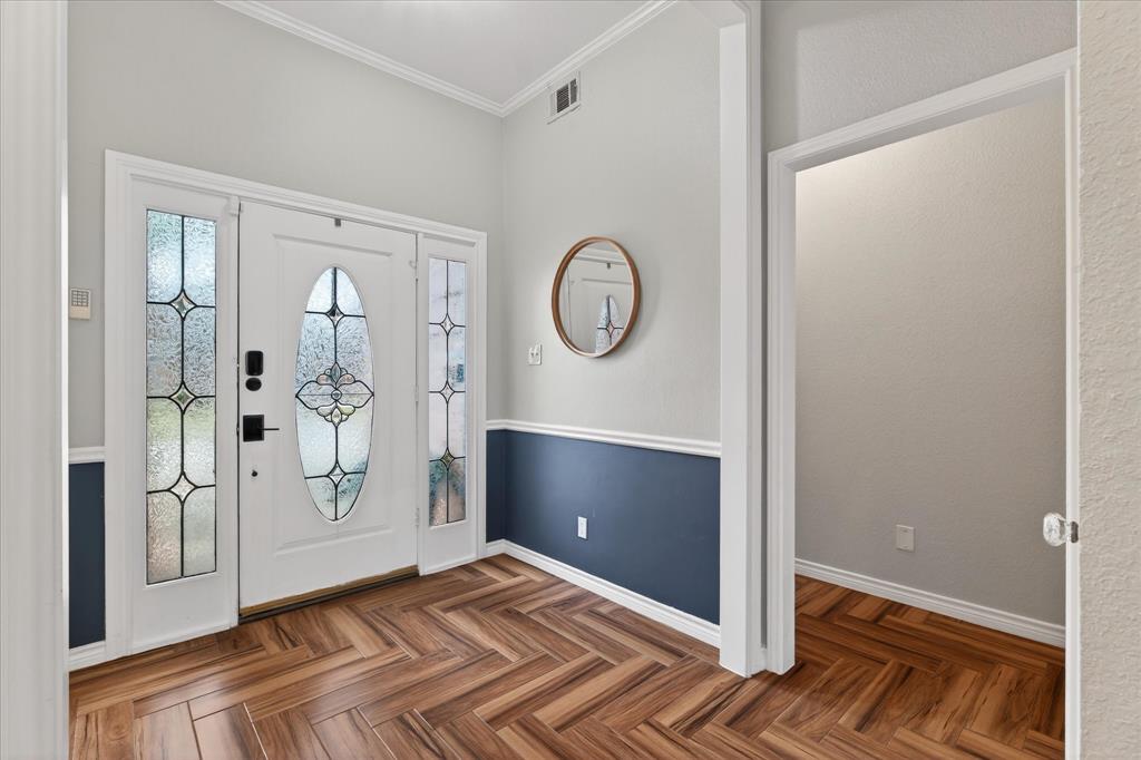 1401 Glastonbury Drive