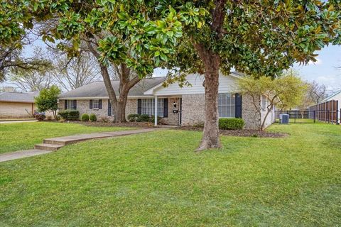 Photo of 1910 Nancy Lea Drive, Bonham, TX 75418 (MLS # 21199567)