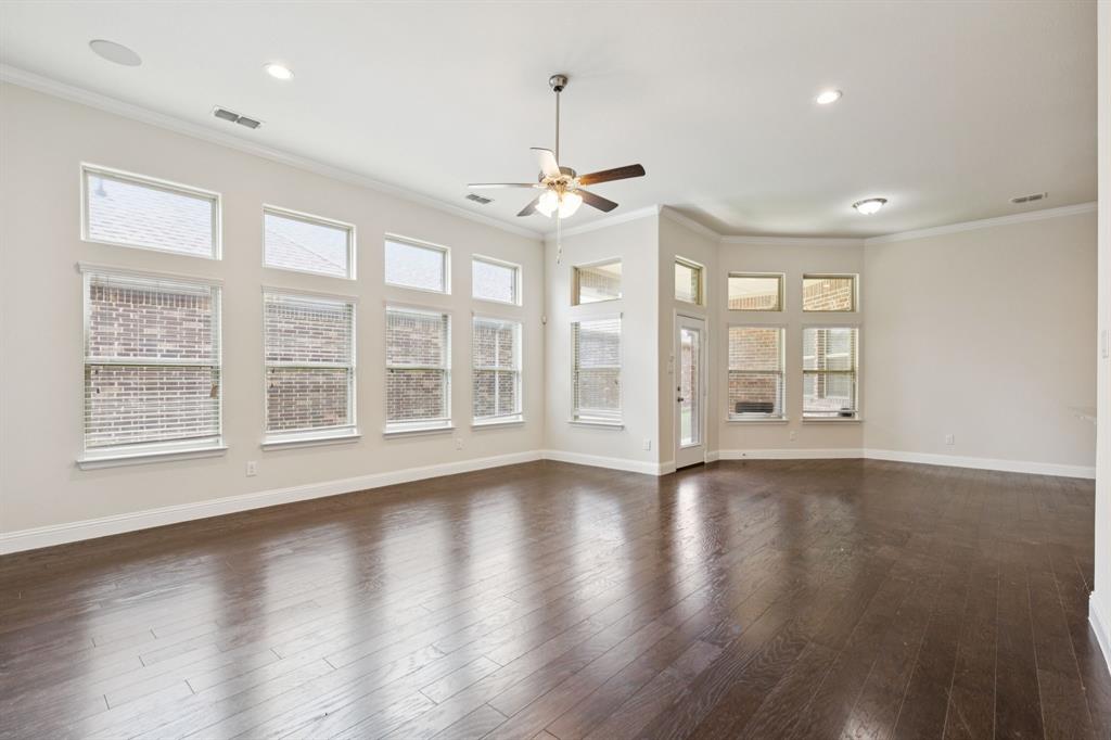 913 Parkside Drive