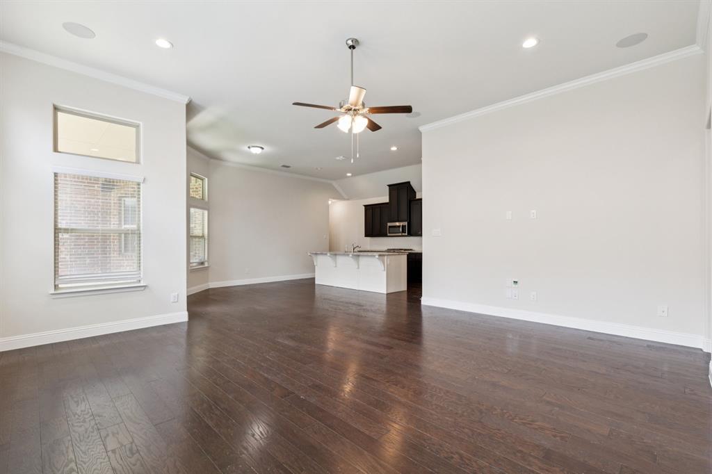 913 Parkside Drive