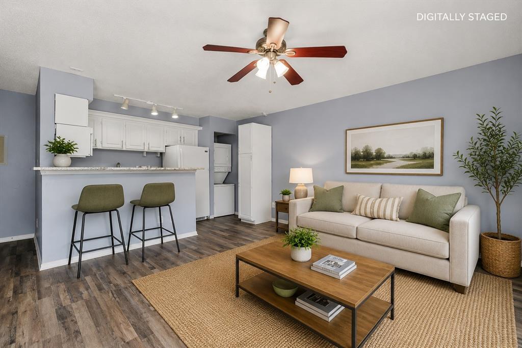 Oak Creek Condo - Residential