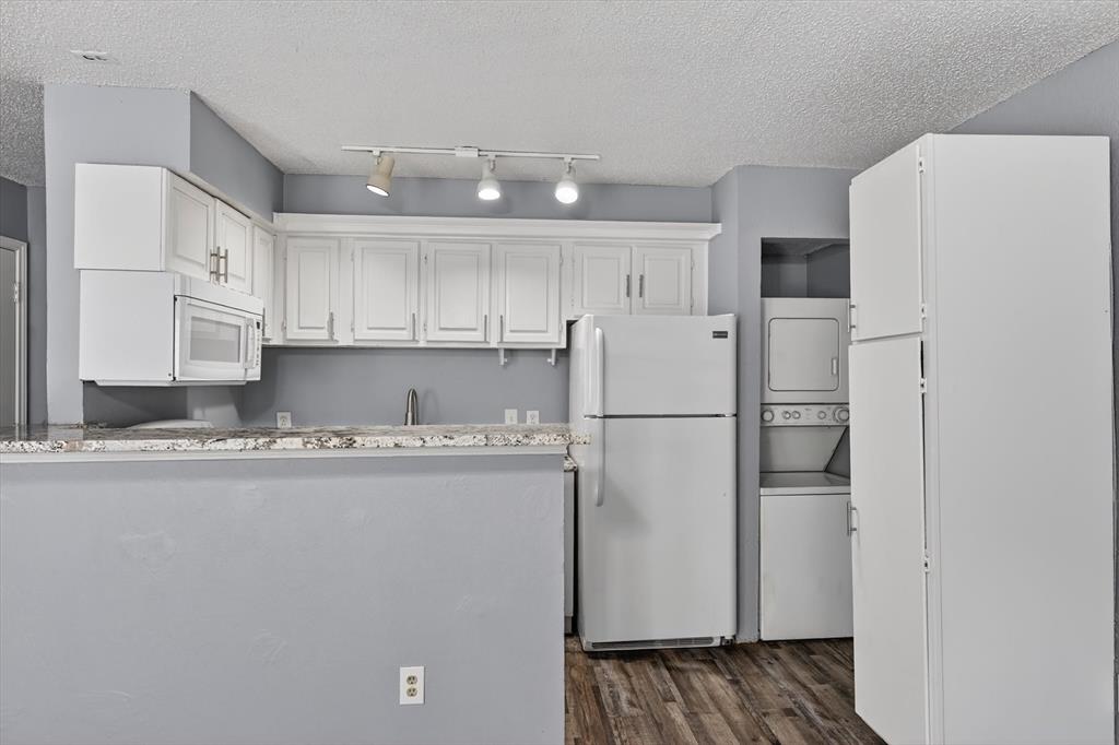 Oak Creek Condo - Residential