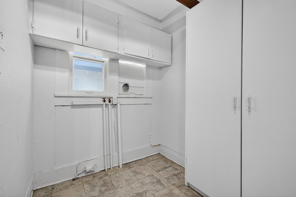 Hitt - Commercial Sale