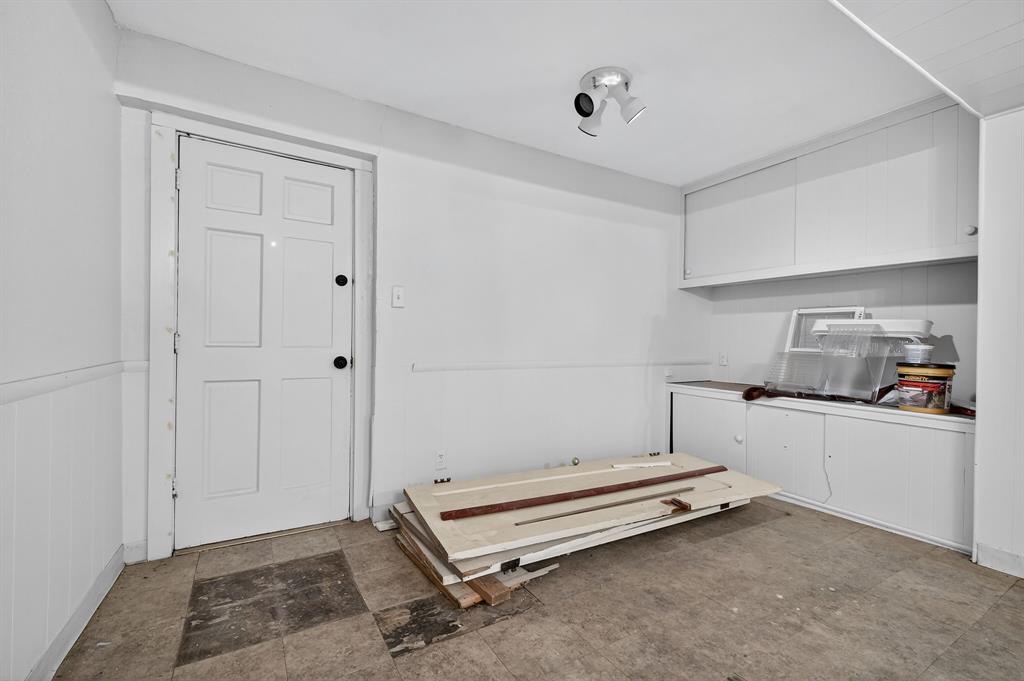 Hitt - Commercial Sale