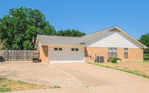 A home in Benbrook