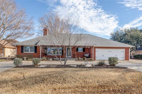 A home in Lake Kiowa