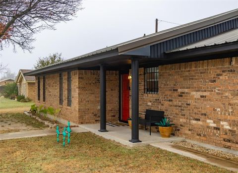 A home in Comanche