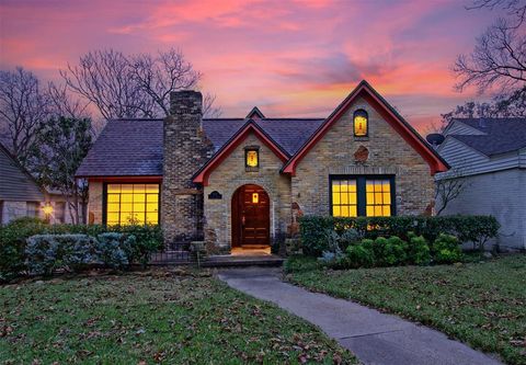 Photo of 7010 Vivian Avenue, Dallas, TX 75223 (MLS # 21125703)