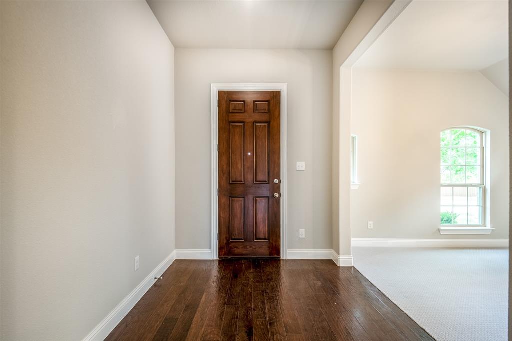 2409 Valley Lane