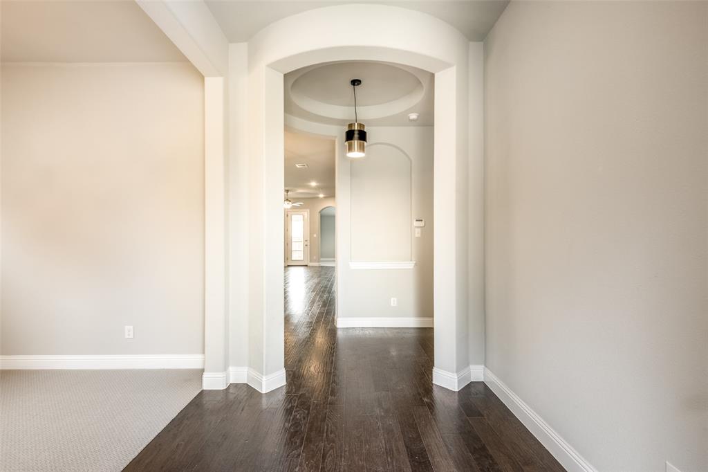 2409 Valley Lane