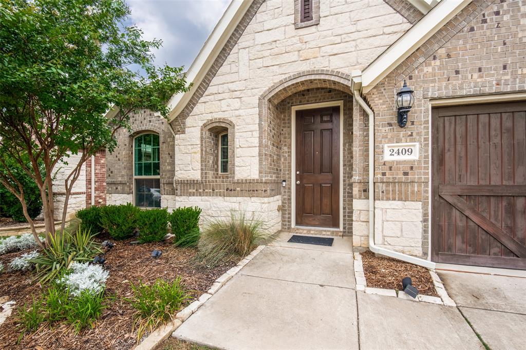 2409 Valley Lane