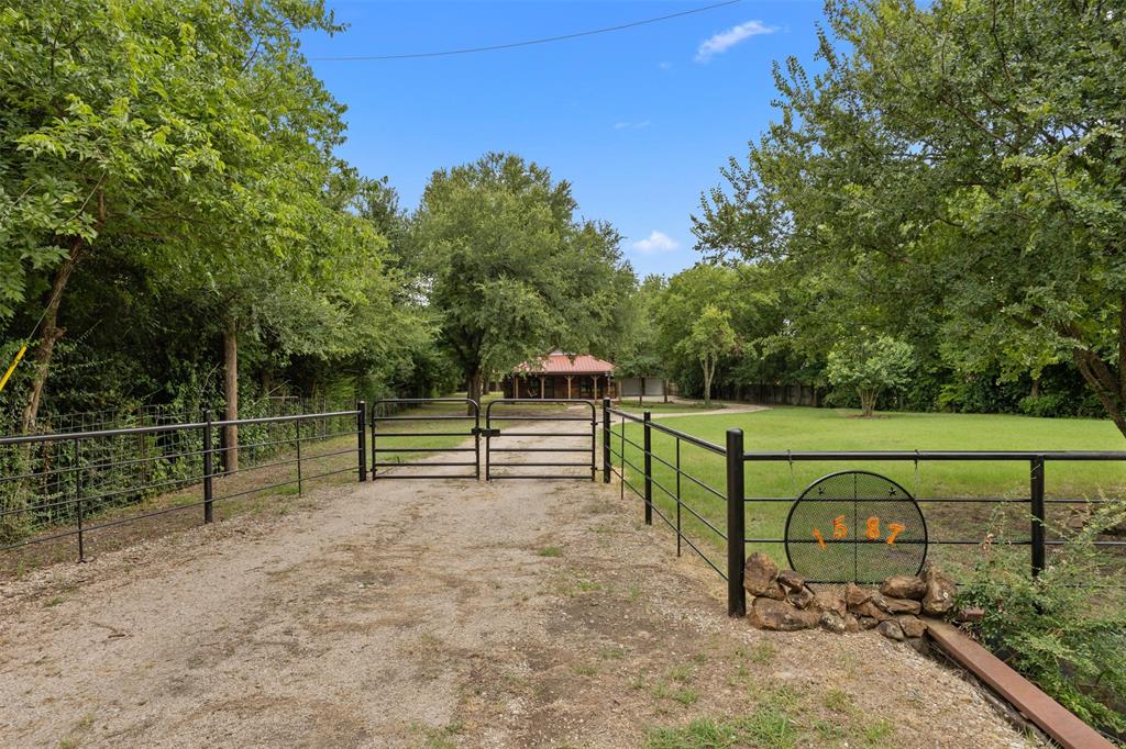1587 Stainback Road