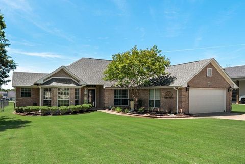 114 Crockett Drive Lake Kiowa TX 76240