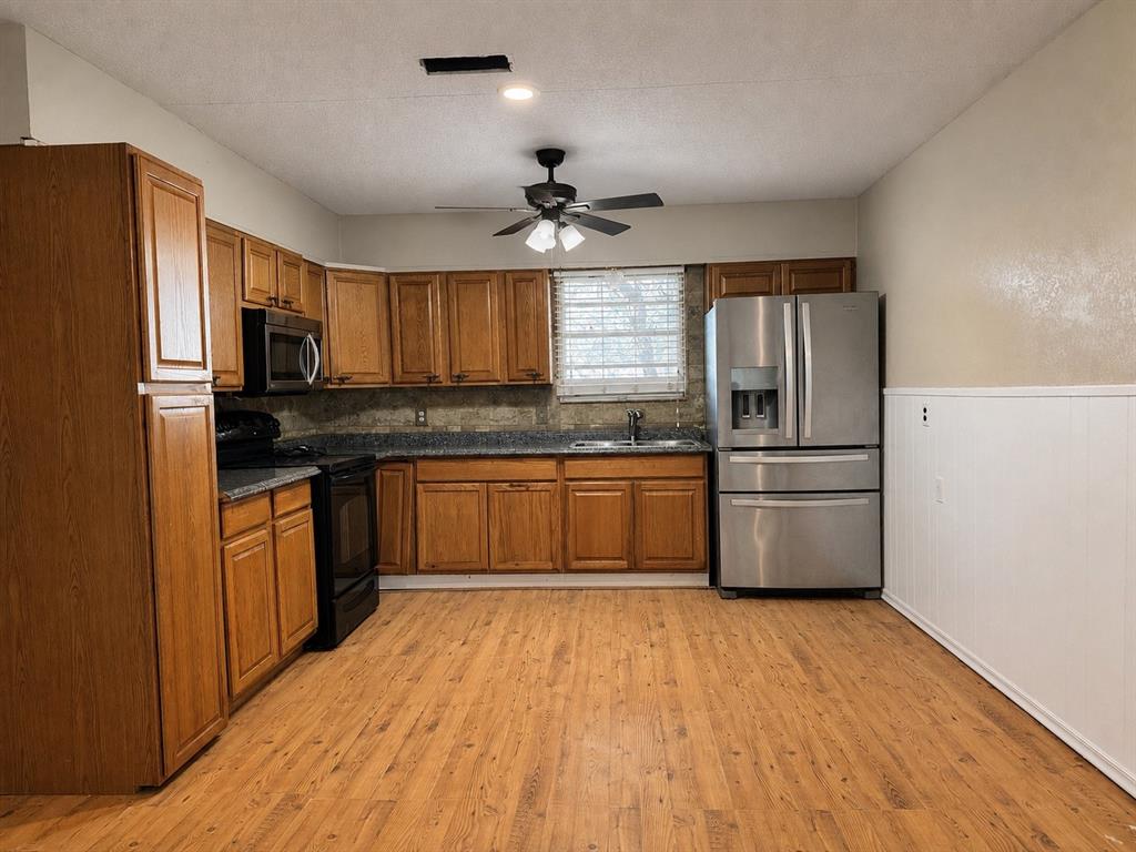6904 Clover Leaf Drive