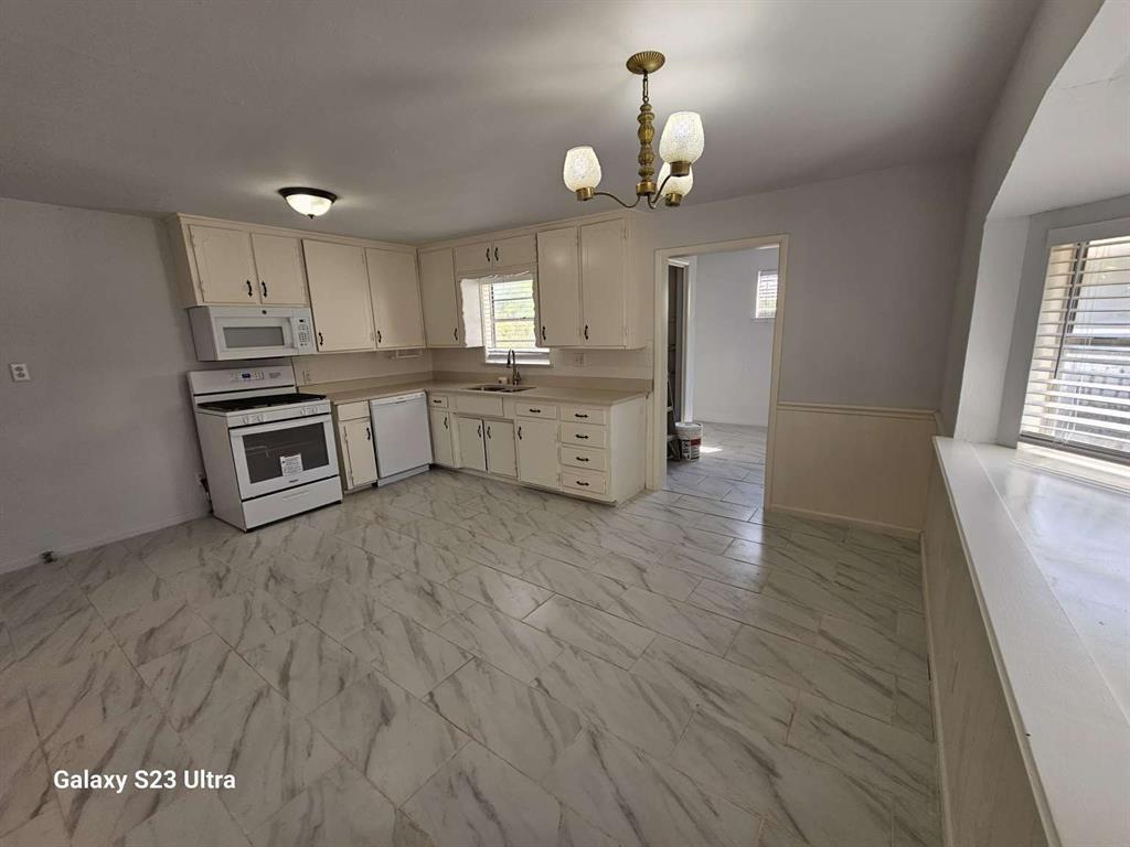 307 W Hickory Lane