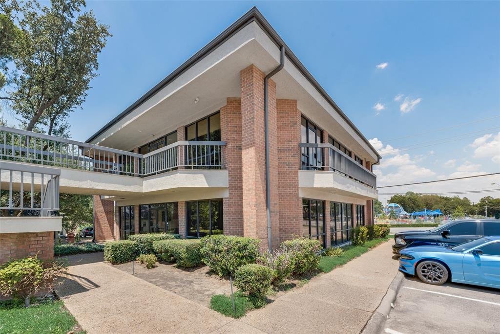 2650 Valley View Lane 200