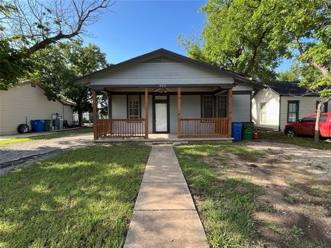 915 W 3rd Street Taylor TX 76574