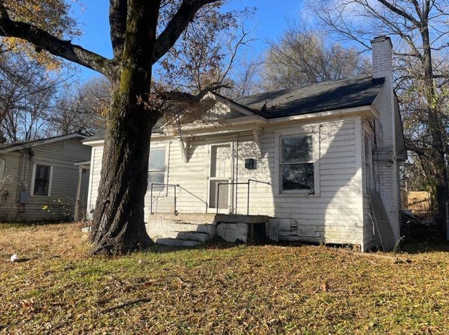 Unique investment opportunity on this conveniently located classic house near Downtown Paris. Recently replaced roof, GFCI electrical outlets along with original hardwood floors make this property one step closer to a fix and flip, rental income or first-time homebuyer. Spacious, fenced backyard with carport and near several other properties that have undergone renovation. Buyer and Buyer's Agent to verify all information.