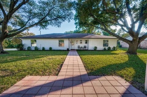 810 Darnell Avenue Benbrook TX 76126