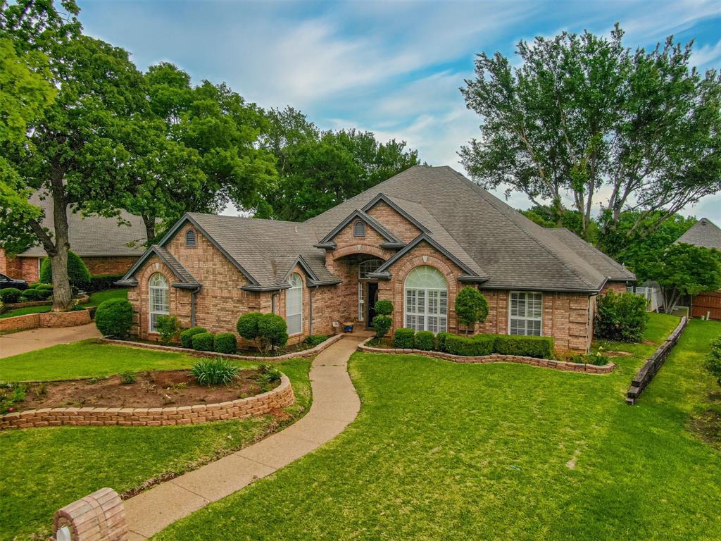 2 River Crest Court