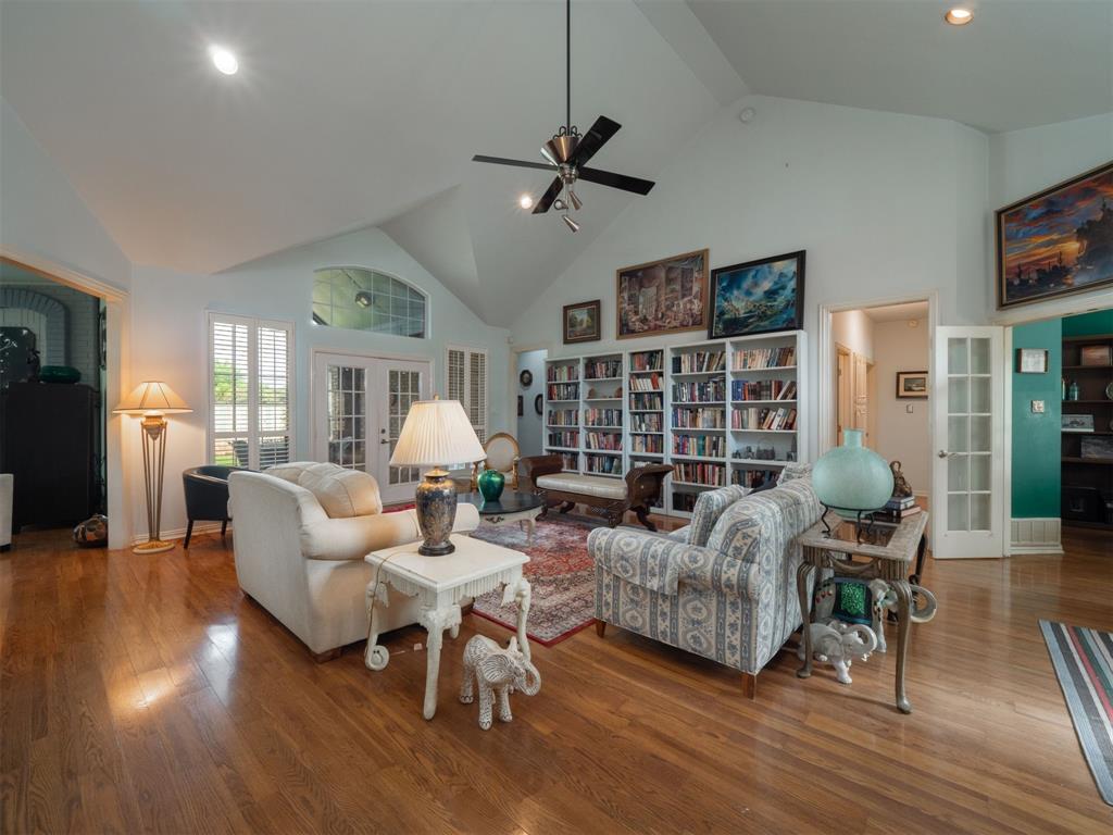 2 River Crest Court