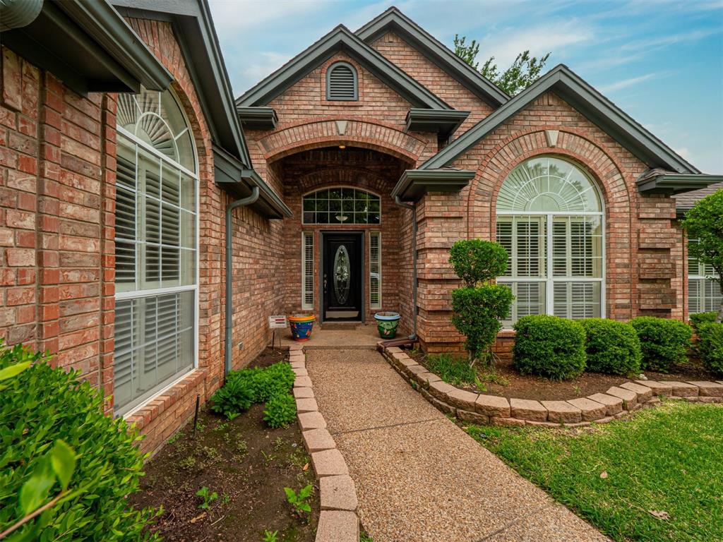 2 River Crest Court