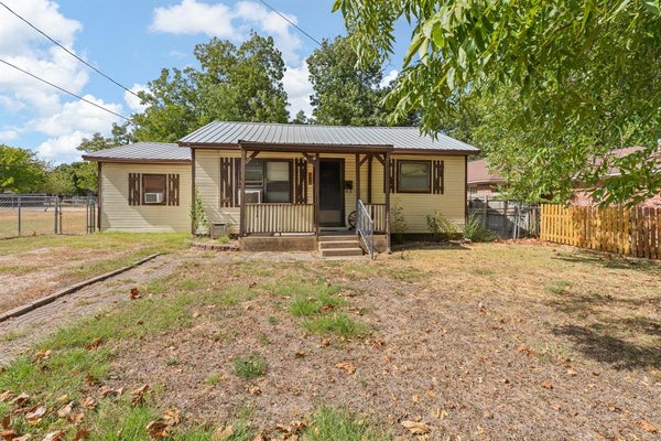 706 W LONE STAR AVE, CLEBURNE, TX 76033 - Image 34cdb5ed5a0e2cf607946db0fed06468/1369718052