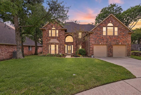 Photo of 807 Woodside Court, Highland Village, TX 75077 (MLS # 21421994)