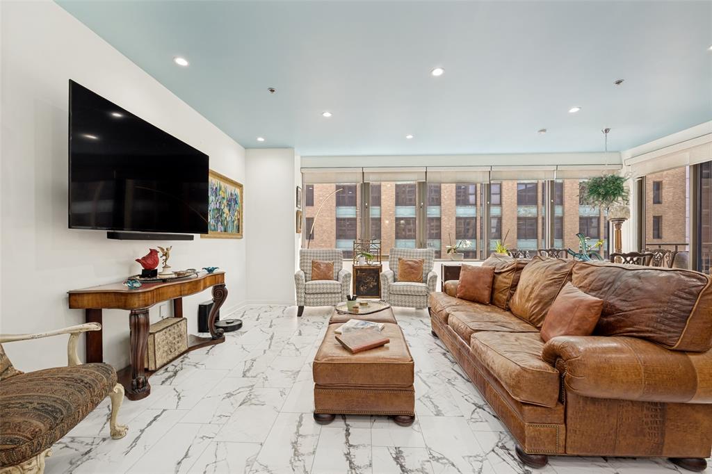 1200 Main Street 701