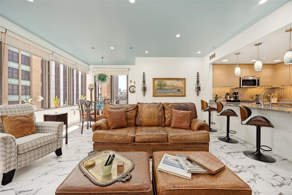 1200 Main Street 701