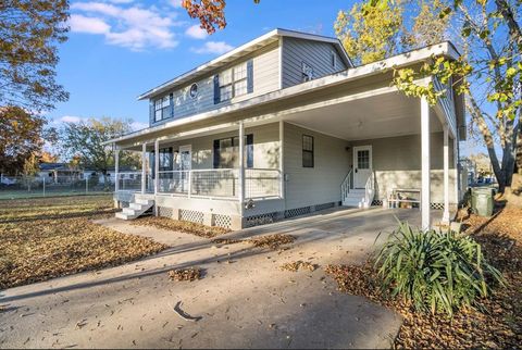 A home in Blooming Grove