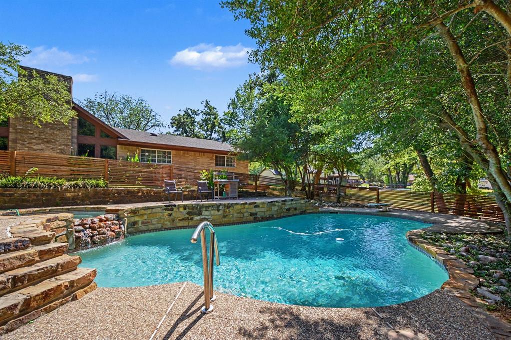 135 Creekside Drive