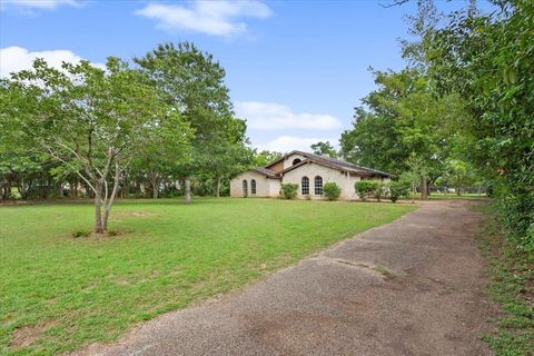 Photo of 317 W Chapman Road, Hewitt, TX 76643 (MLS # 21299552)