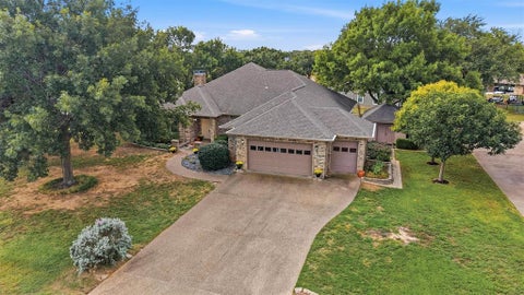 Photo of 107 Navajo Trail, Lake Kiowa, TX 76240 (MLS # 21413856)