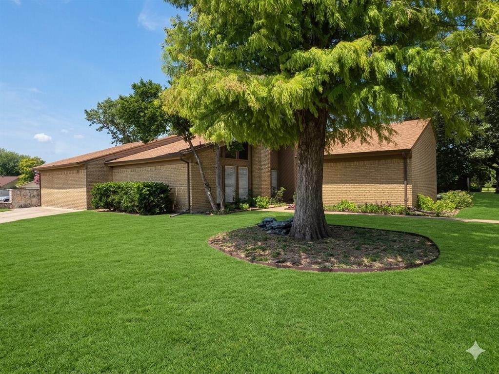 936 E Berkeley Drive