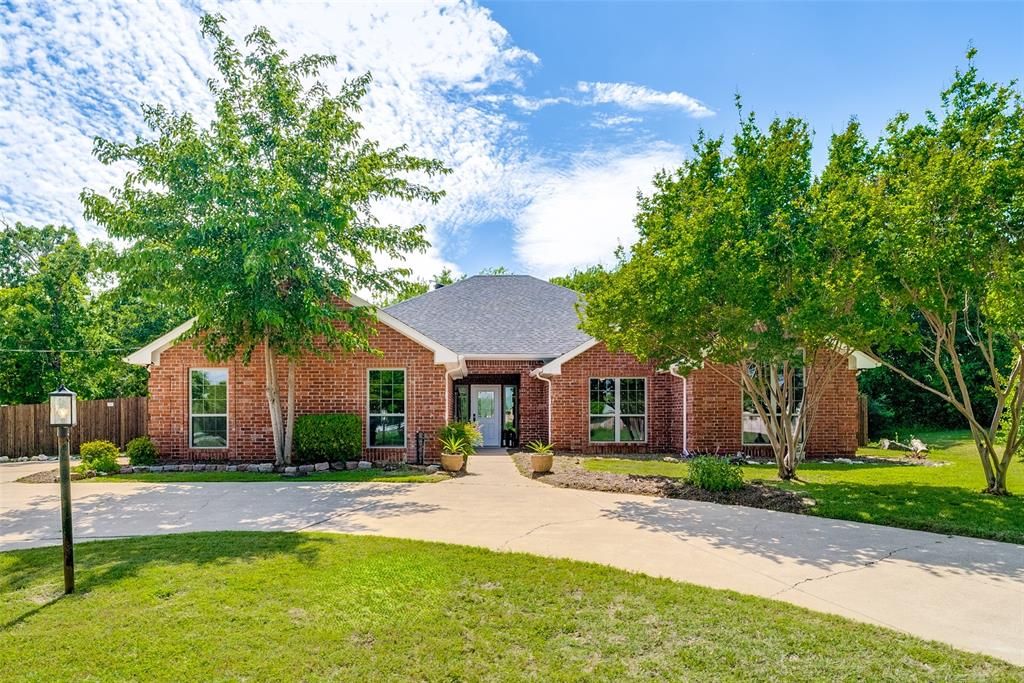 Photo of 4110 Country Lane, Granbury, TX 76048 (MLS # 21252385)