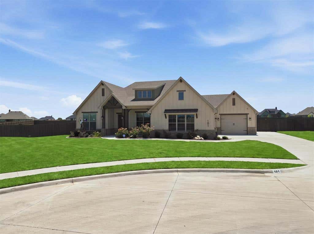 Photo of 101 Howling Court, Godley, TX 76044 (MLS # 21349410)