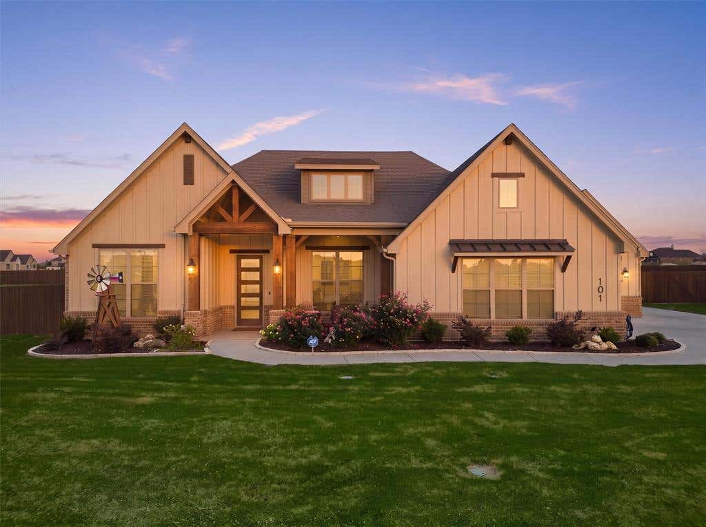 Photo of 101 Howling Court, Godley, TX 76044 (MLS # 21349410)