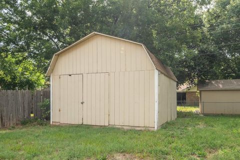 A home in Everman