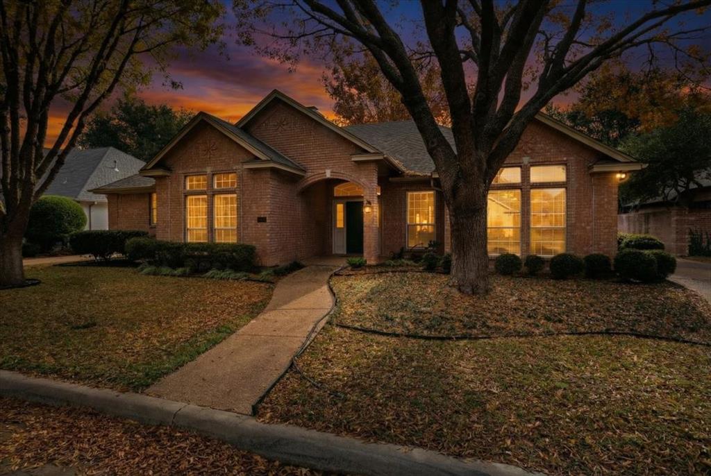 2833 Manorwood Trail