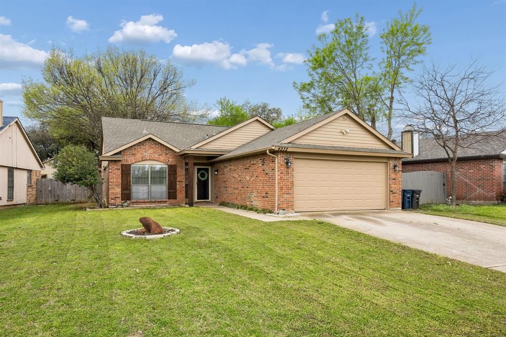 Photo of 4232 Staghorn Circle N, Fort Worth, TX 76137 (MLS # 21208227)