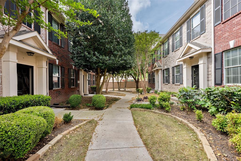 Pasquinellis Village On The Green - Residential