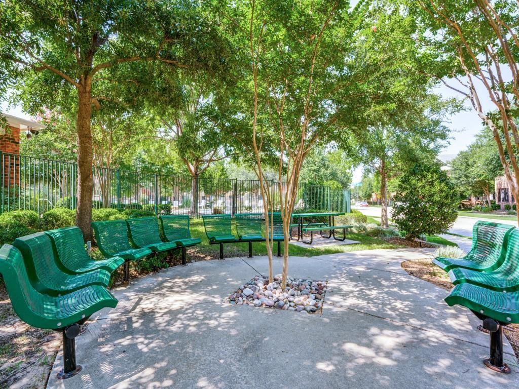 Pasquinellis Village On The Green - Residential