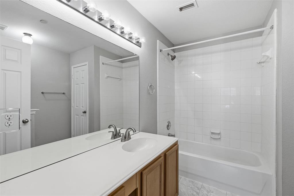 Pasquinellis Village On The Green - Residential