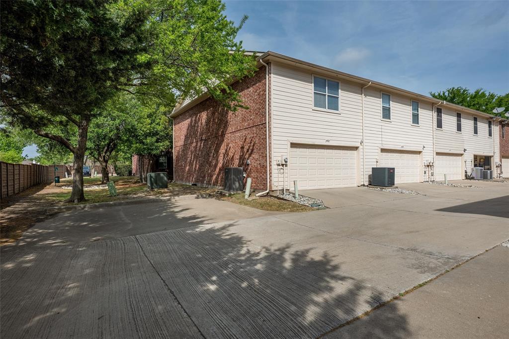 Pasquinellis Village On The Green - Residential