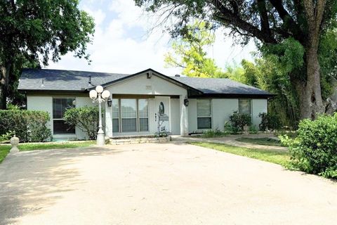 Property photo of 909 Milky Way, Garland, TX 75040