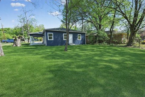 Tiny photo for 2009 W Sherman Street, Paris, TX 75460 (MLS # 21223727)